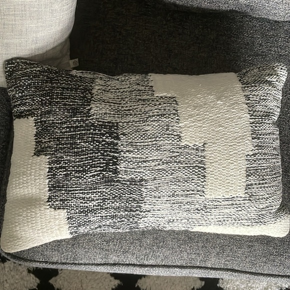Cream & black throw pillows - Picture 2 of 4